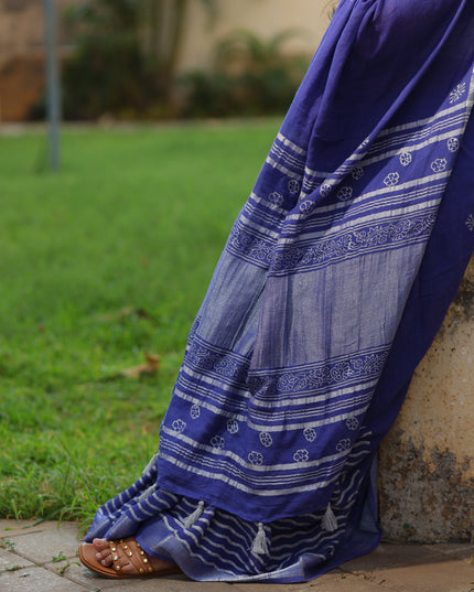 Starlit Symphony - Handcrafted  Linen Saree